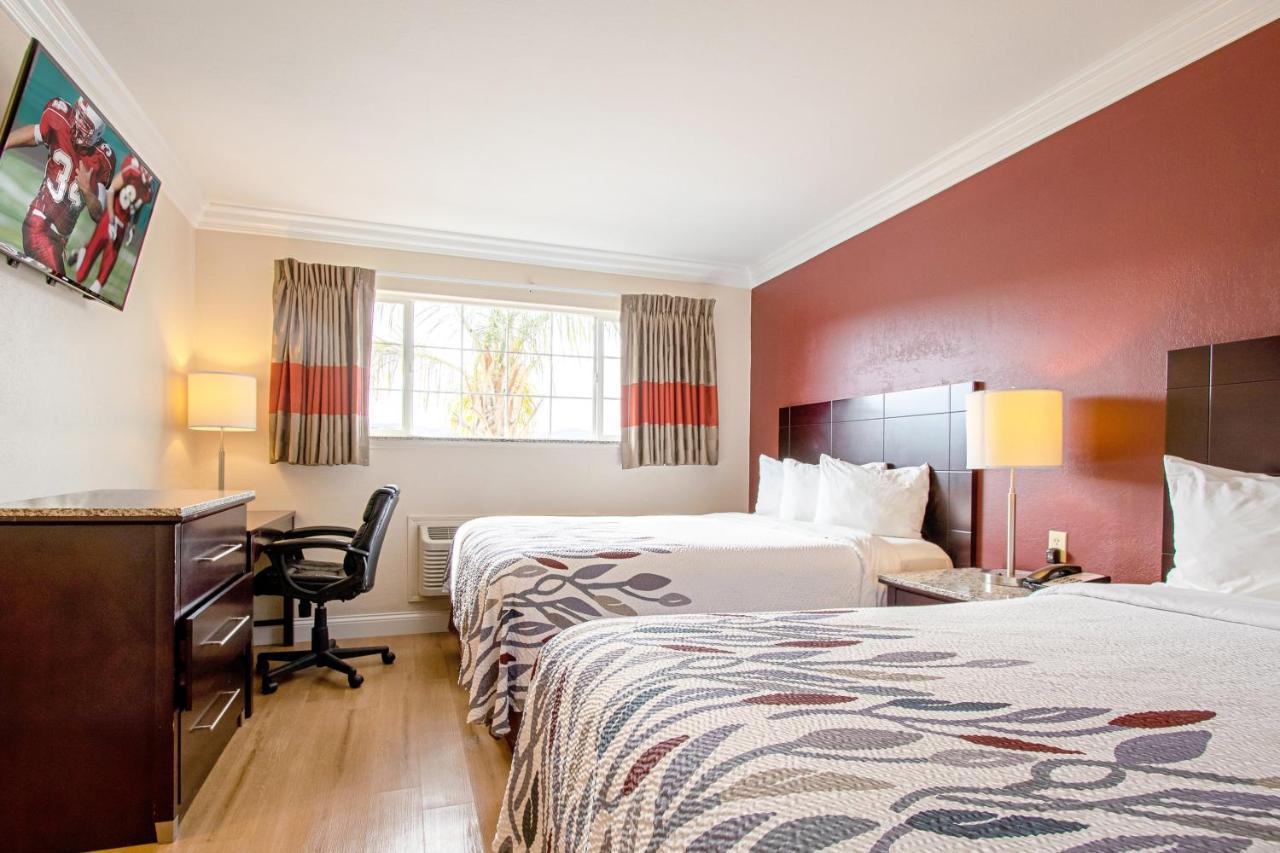 Deluxe Room with Two Queen Beds Non-Smoking
